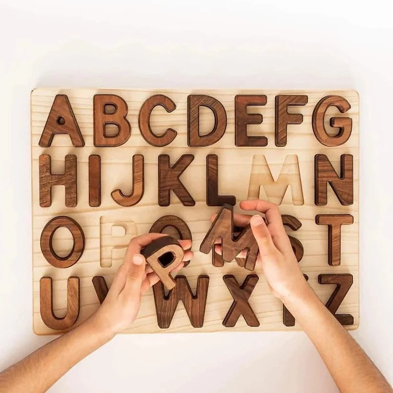 Rompecabezas del alfabeto en mayúsculas